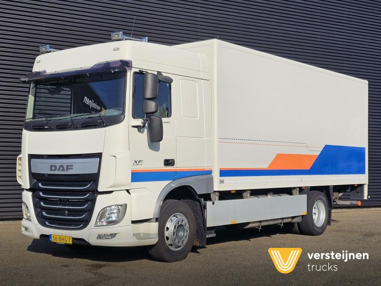DAF XF 440 4x2 / LES / SCHOOL / TAIL LIFT / 4 SEATS